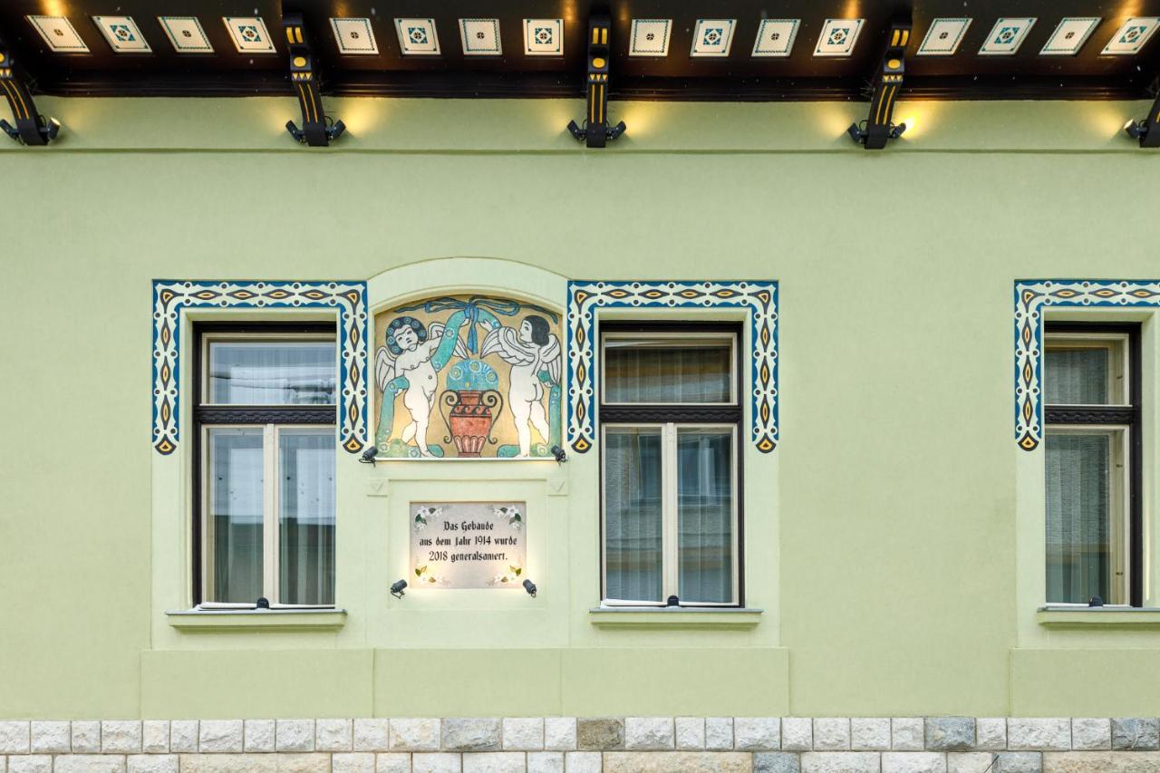 Schuster Boarding House 3*