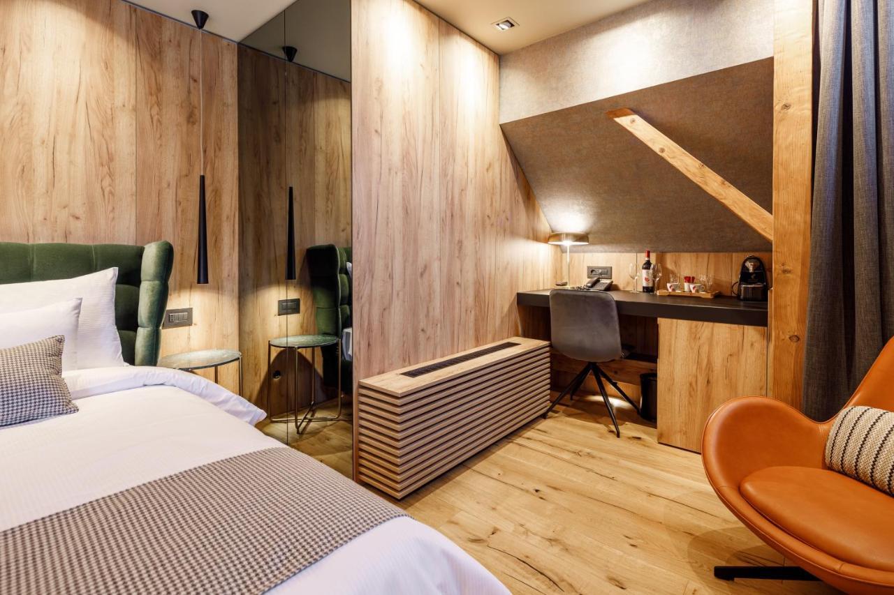 Schuster Boarding House 3*